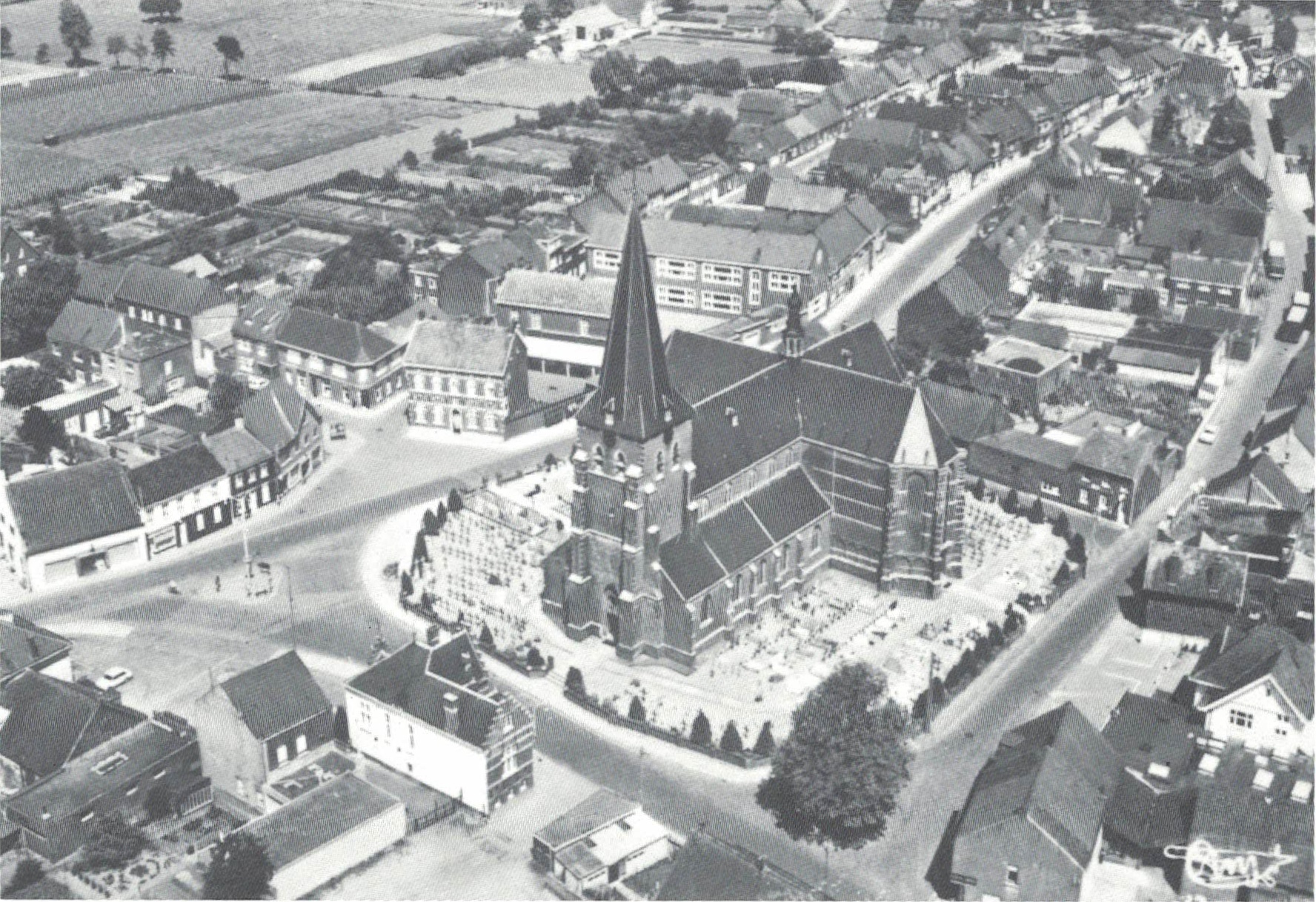 Luchtfoto kerk, ca. 1970