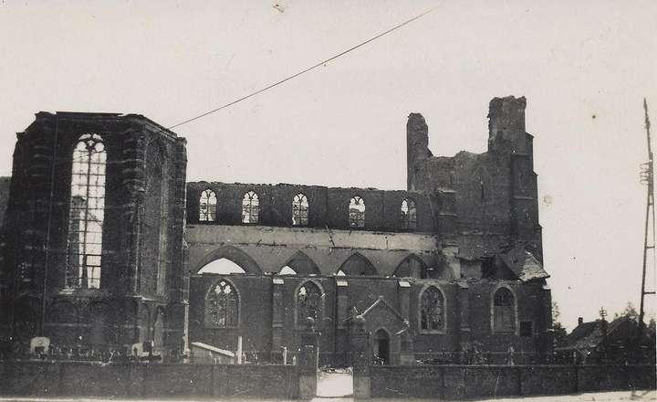 De verwoeste kerk (1940)