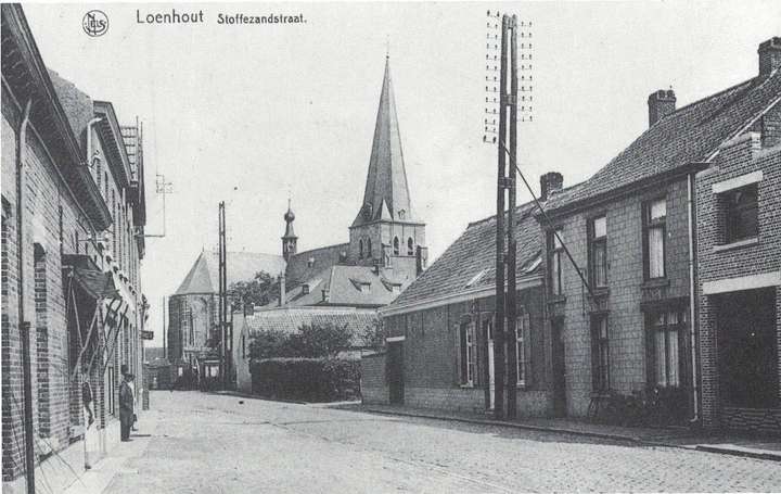 De oude kerk, vanuit de Stoffezandstraat